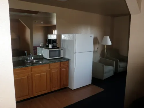 Home Place Inn – Double Kitchenette Suite — photo 4