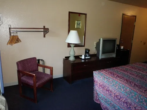 Home Place Inn – Handicapped Room — photo 5