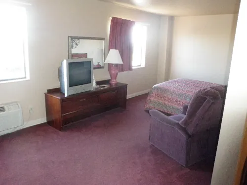 Home Place Inn – Single Kitchenette Suite — photo 5